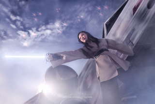 Illustration for article titled Photographer Turns Pre-Wedding Photos Into a Grand Lightsaber Battle